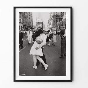 Vintage Art Black And White Photo Frame Victory Kiss Poster New York Canvas Painting Picture Print Home Wall Art Decoration - SallyHomey Life's Beautiful